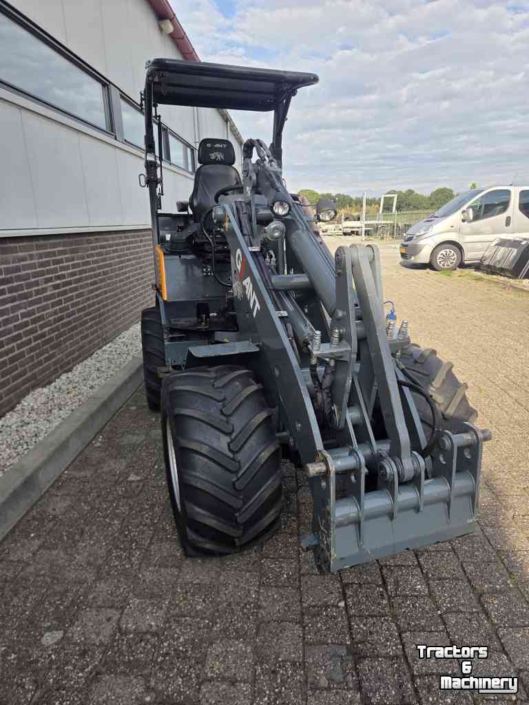 Shovel / Wiellader / Kniklader Giant V452T