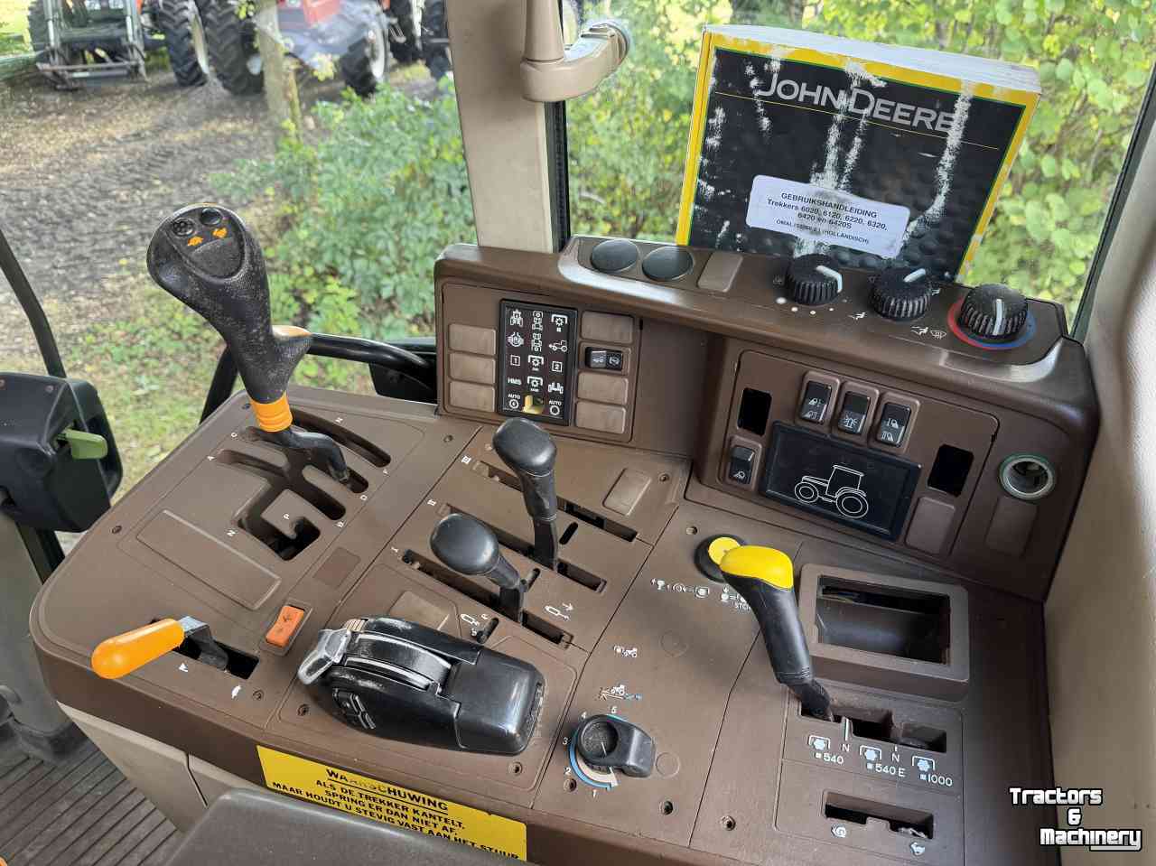 Tractor / Trekker John Deere 6220 AQ