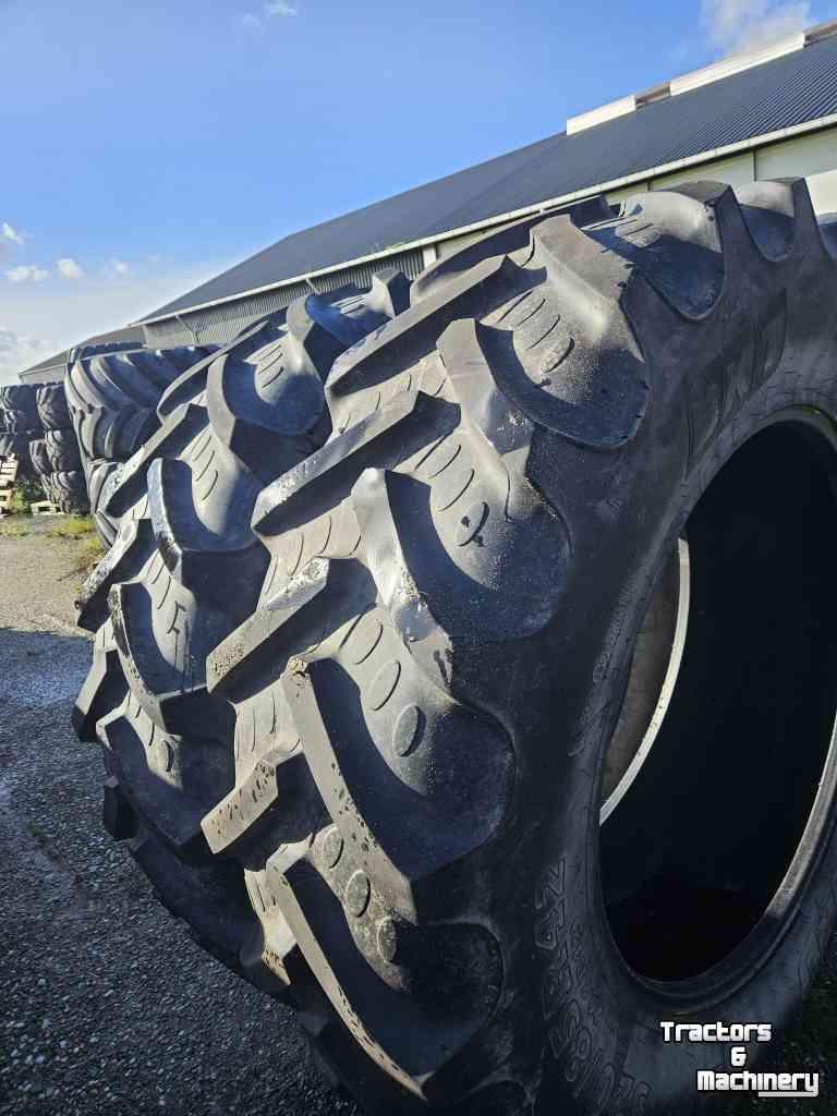 Wielen, Banden, Velgen & Afstandsringen BKT 520/85R42 20.8R42
