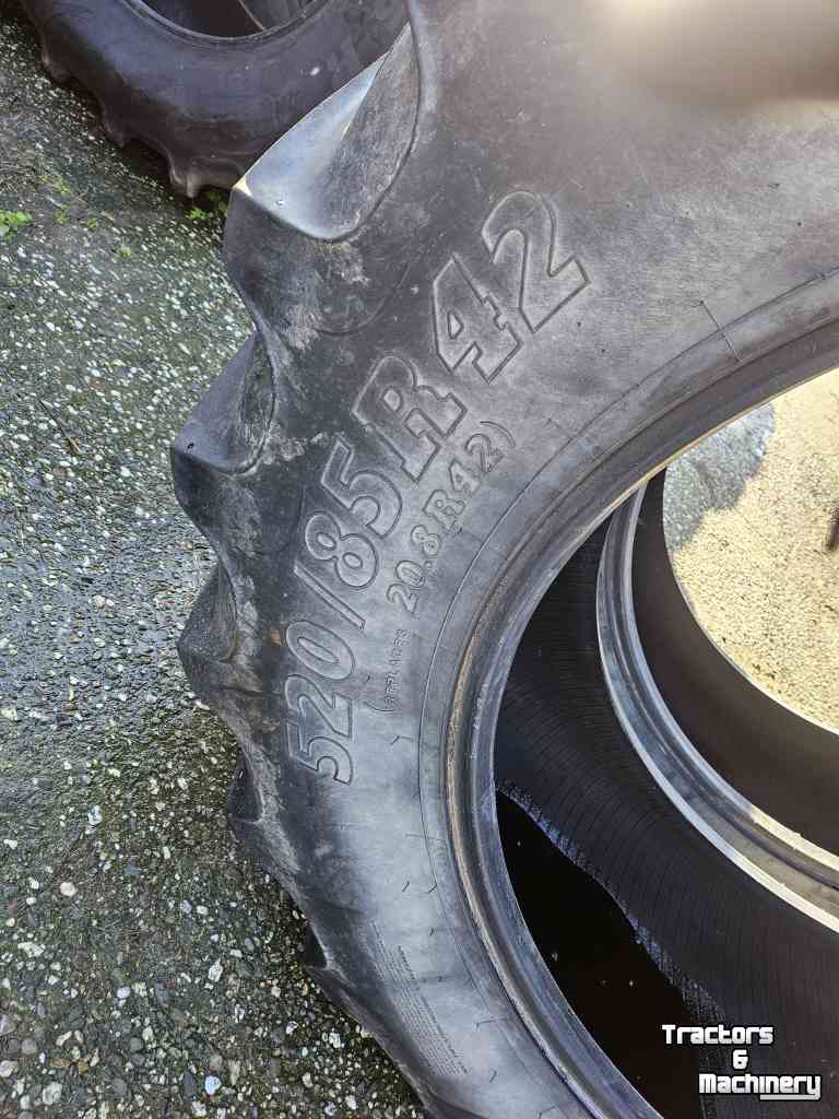 Wielen, Banden, Velgen & Afstandsringen BKT 520/85R42 20.8R42