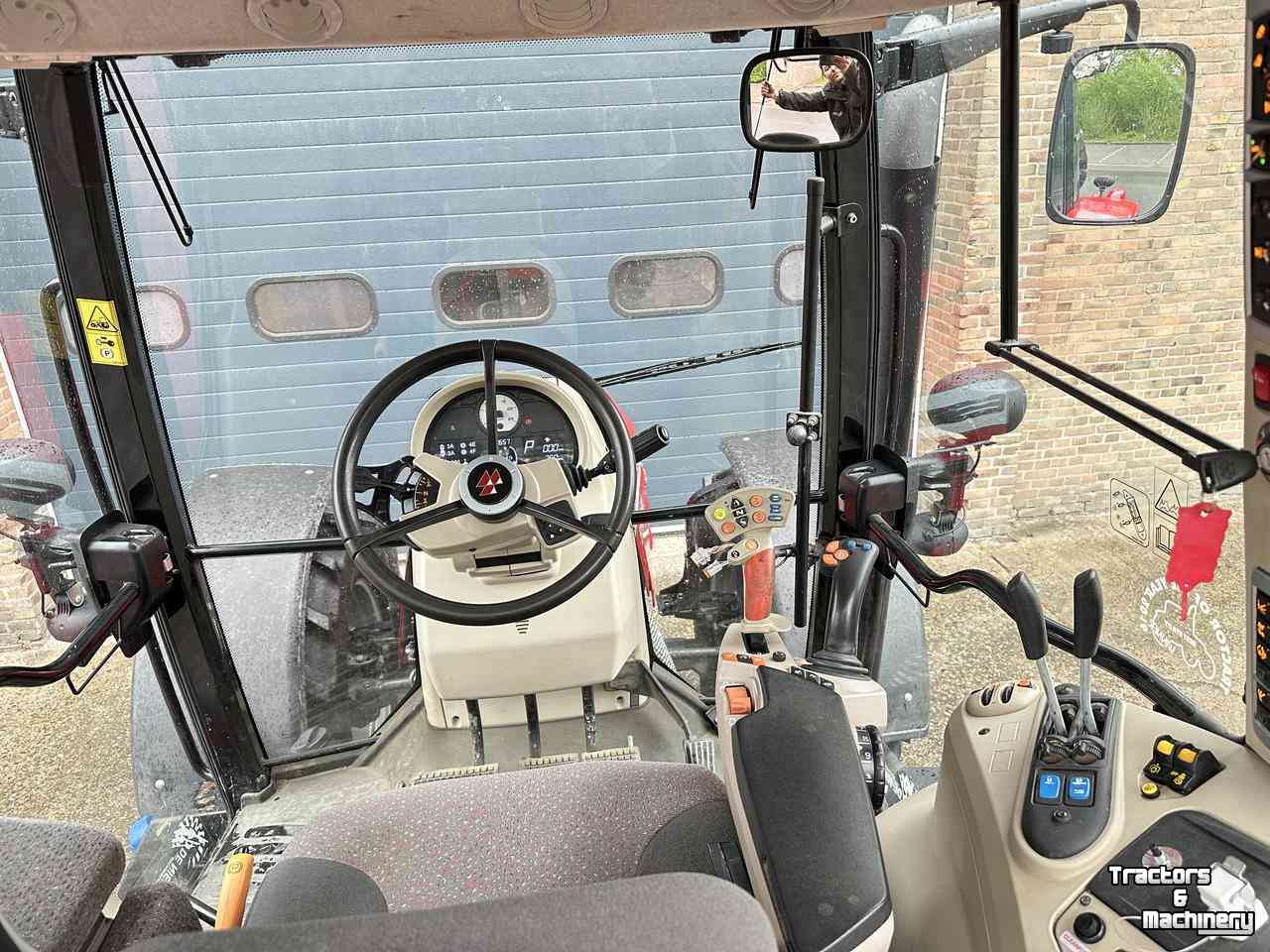 Tractor / Trekker Massey Ferguson 5713-4 Dyna-6 EFF 2 Tractor