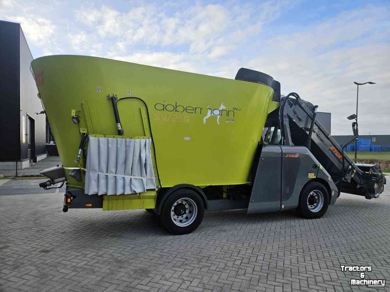 Zelfrijdende Voermengwagen Storti Dobermann SW 250 AS EVO