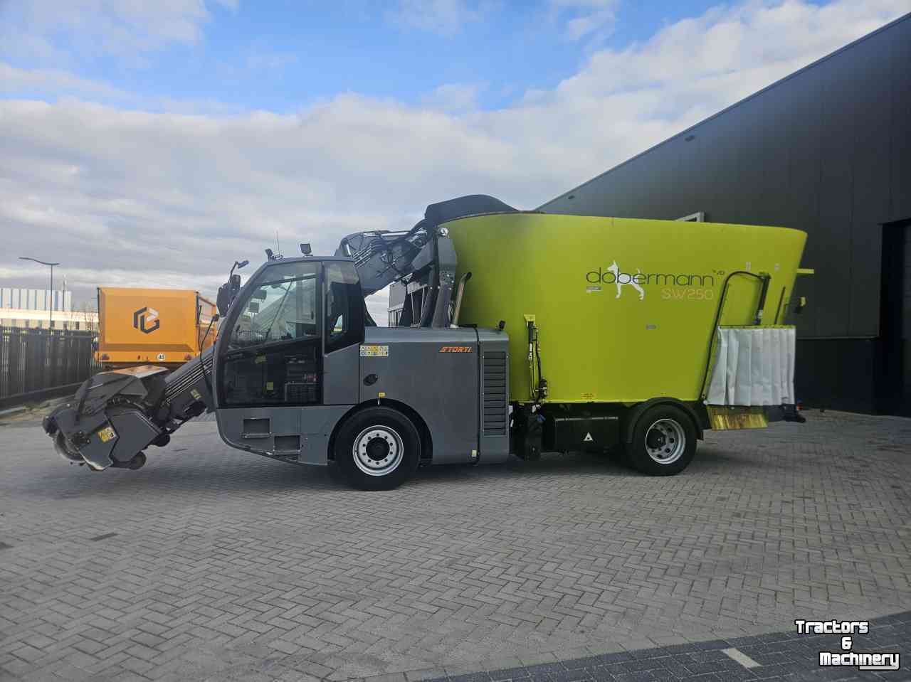 Zelfrijdende Voermengwagen Storti Dobermann SW 250 AS EVO