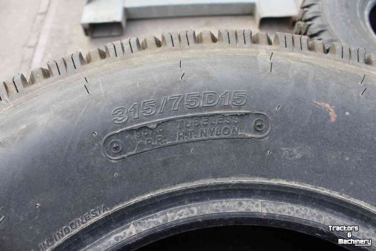 Wielen, Banden, Velgen & Afstandsringen Bridgestone 315/75D15 gazonbanden AG Mower M40B 4 ply 315/75R15