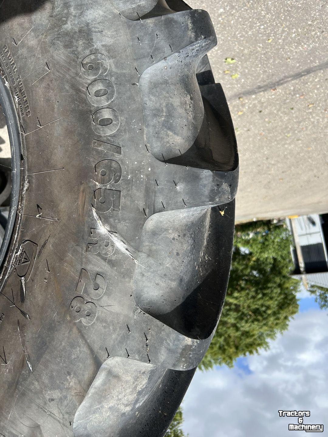 Wielen, Banden, Velgen & Afstandsringen Vredestein 710/70R38 EN 600/65R28 wielen