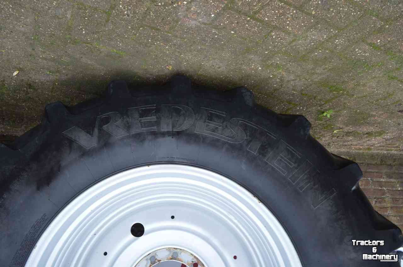 Wielen, Banden, Velgen & Afstandsringen Vredestein 710/70r38