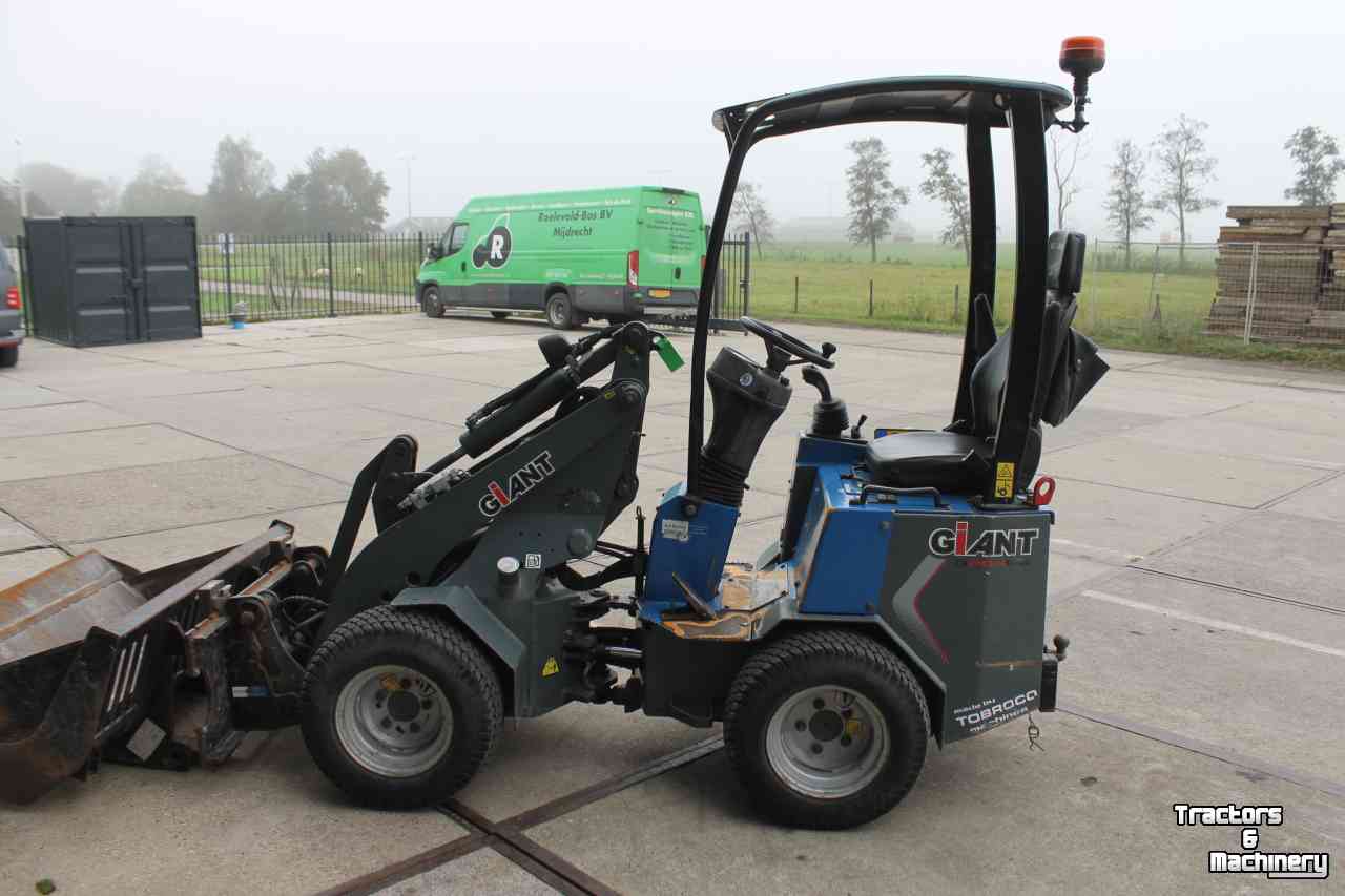 Shovel / Wiellader / Kniklader Giant D204SW minishovel wiellader puinriek en palletvork