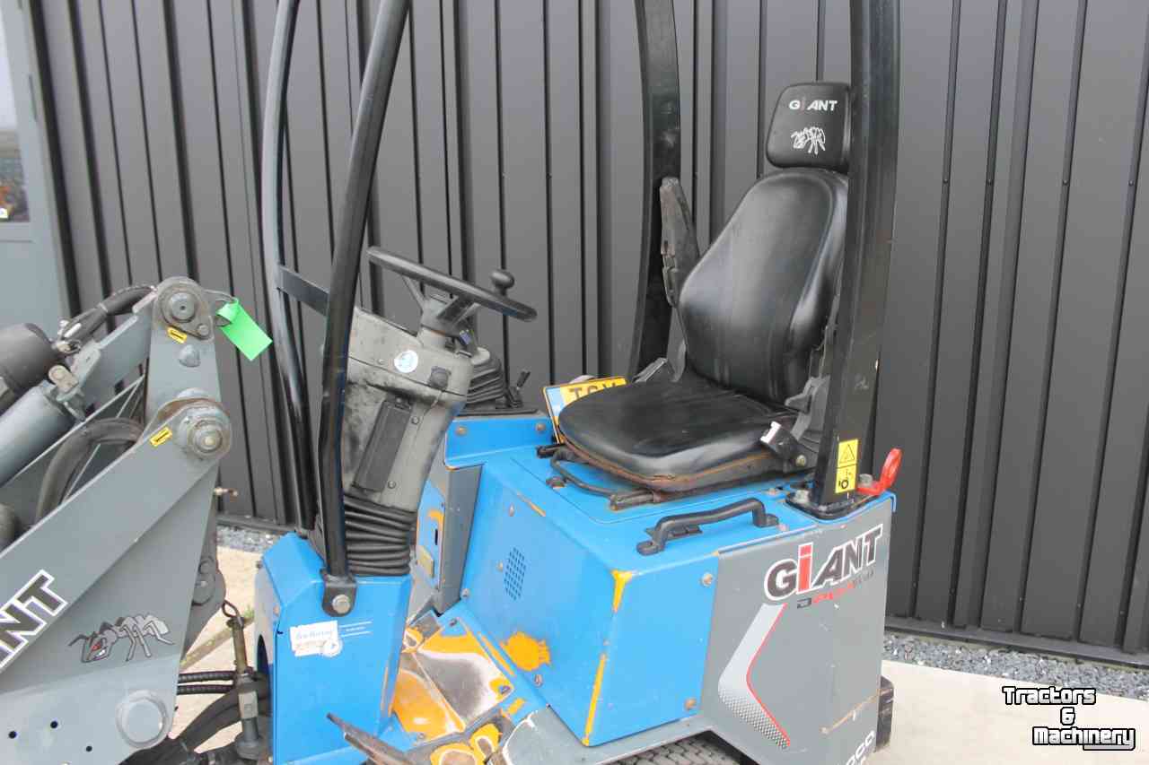Shovel / Wiellader / Kniklader Giant D204SW minishovel wiellader puinriek en palletvork