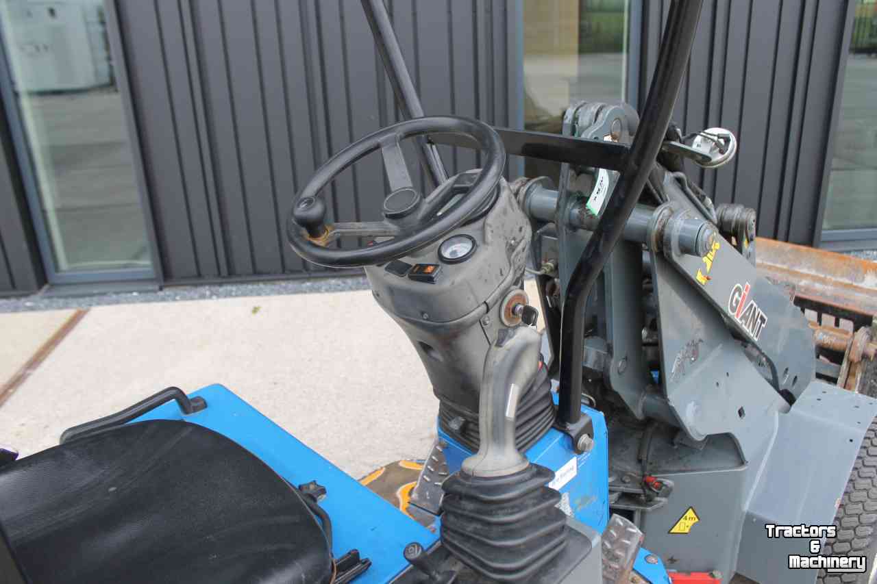 Shovel / Wiellader / Kniklader Giant D204SW minishovel wiellader puinriek en palletvork