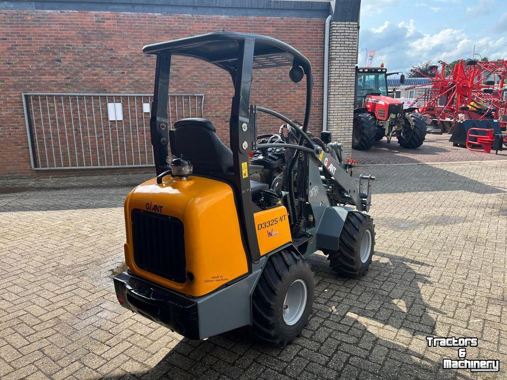 Shovel / Wiellader / Kniklader Giant D332SWT