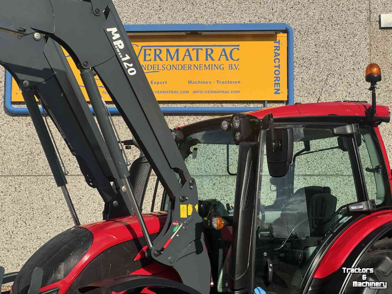 Tractor / Trekker Valtra N 134H5 Hitech vol geveerd lucht Frontlader Manip 120  3692u
