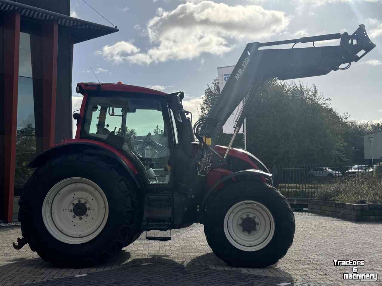 Tractor / Trekker Valtra N 134H5 Hitech vol geveerd lucht Frontlader Manip 120  3692u