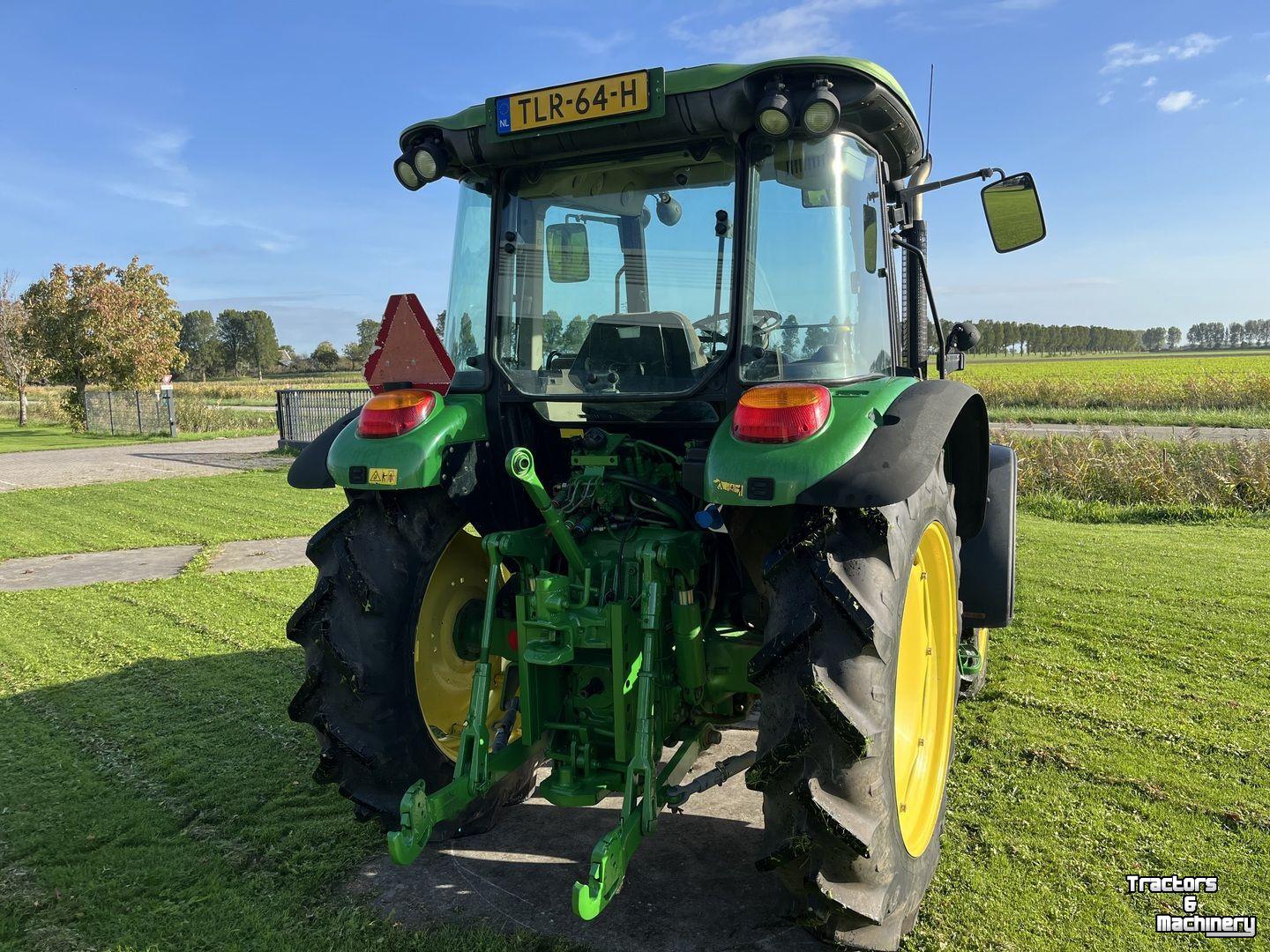 Tractor / Trekker John Deere 5820