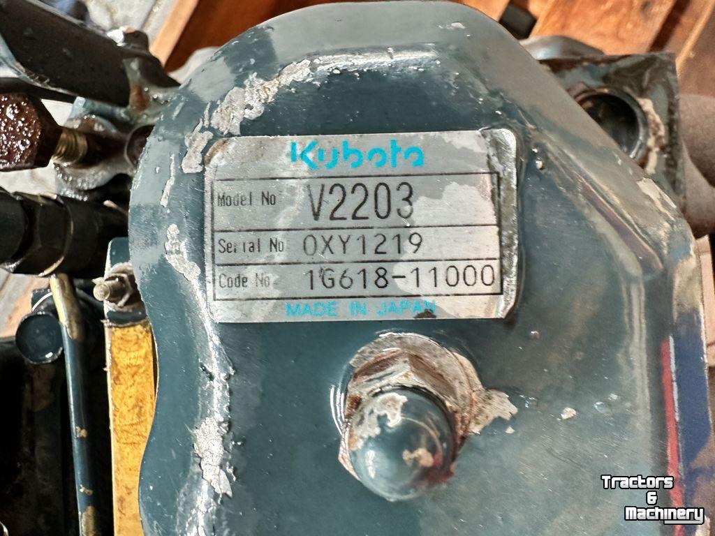 Diverse gebruikte onderdelen Kubota V2203-E MOTORBLOK