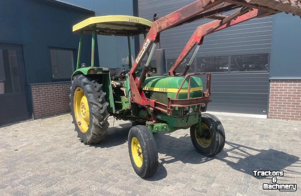 Tractor / Trekker John Deere 1130 met voorlader en 1040 - beide 2wd en kenteken fendt ford international