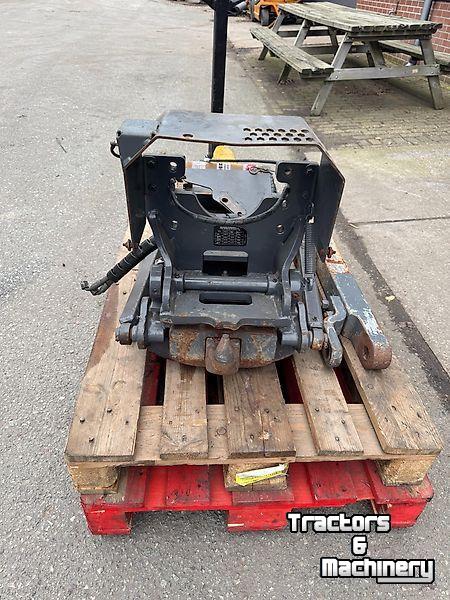 Gebruikte onderdelen van tractoren Valtra Valtra - Oppikhaak N4-serie