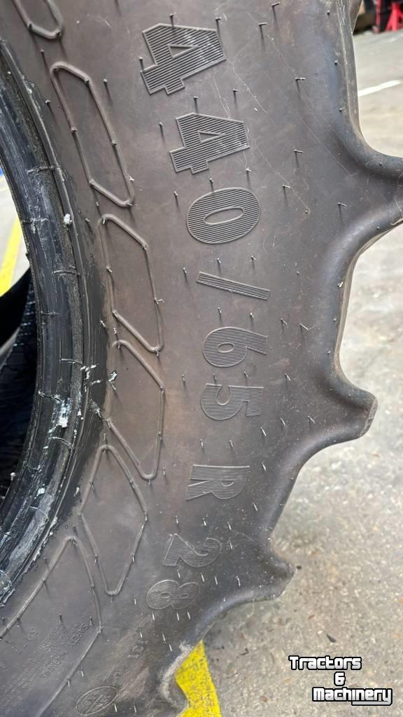 Wielen, Banden, Velgen & Afstandsringen Mitas 440/65R28