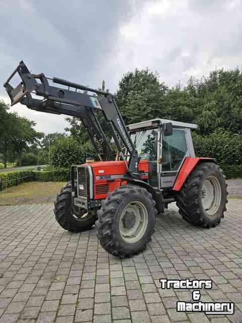 Tractor / Trekker Massey Ferguson 3095 met voorlader