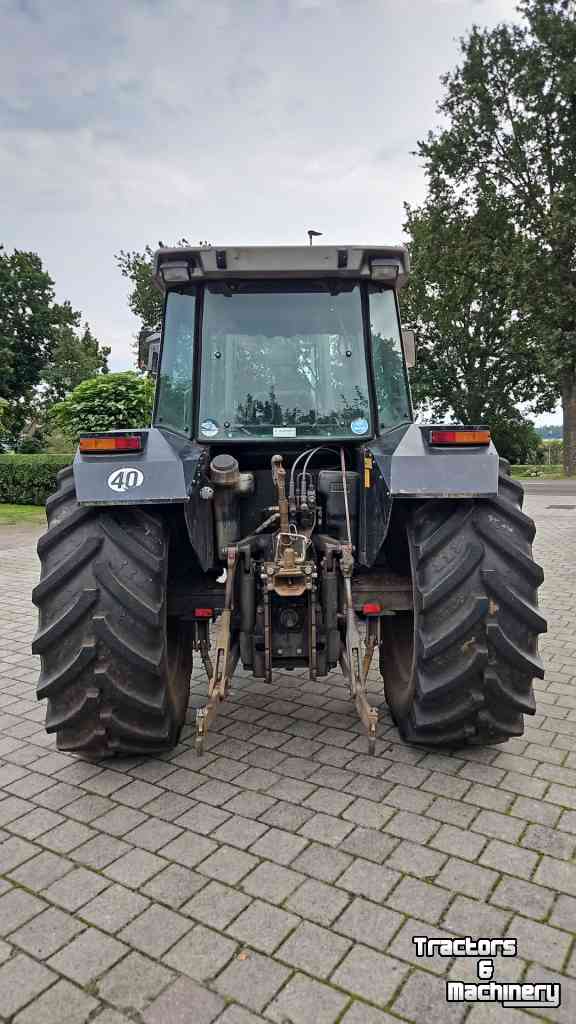 Tractor / Trekker Massey Ferguson 3095 met voorlader