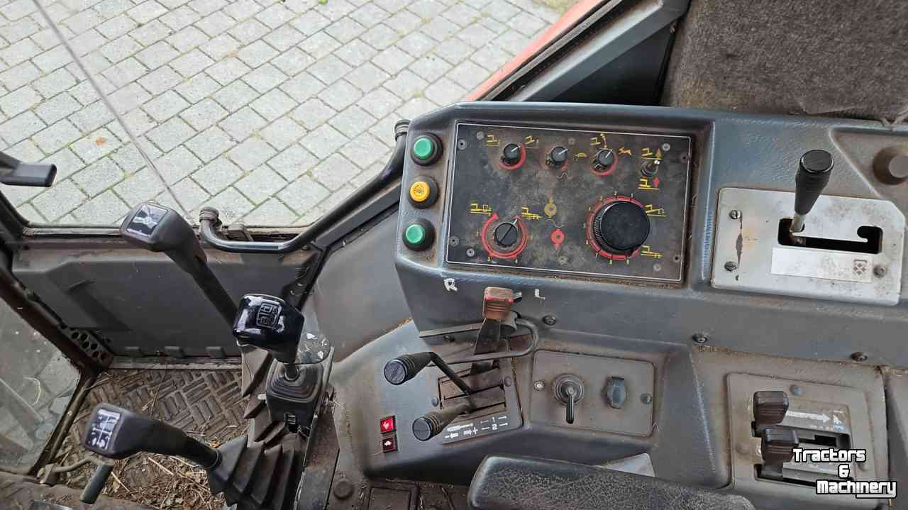 Tractor / Trekker Massey Ferguson 3095 met voorlader