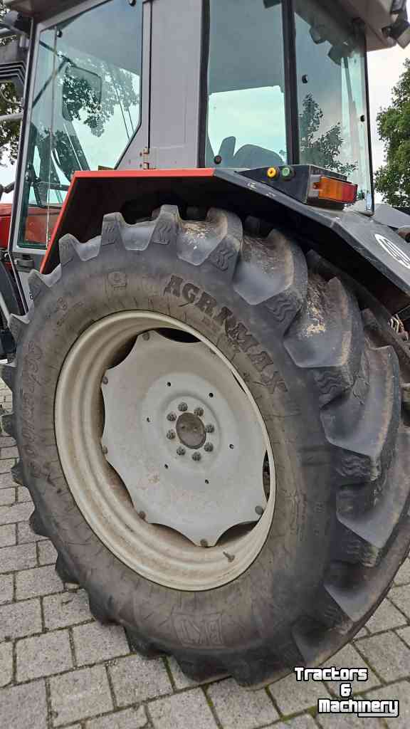 Tractor / Trekker Massey Ferguson 3095 met voorlader