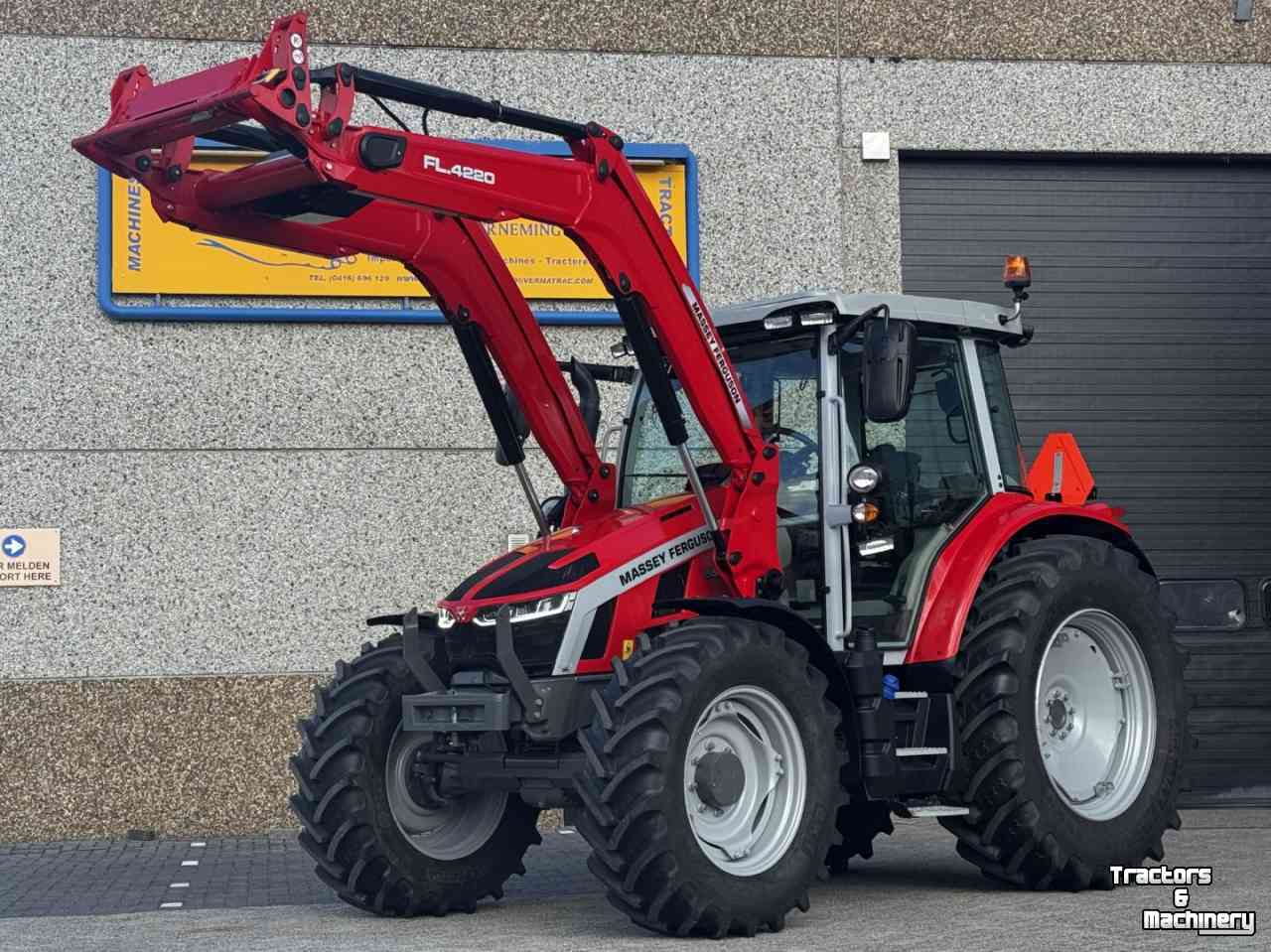Tractor / Trekker Massey Ferguson 5S145 EFFICIENT, DYNA 6, Stage V vol geveerd voorlader FL4220,  467 uren!!