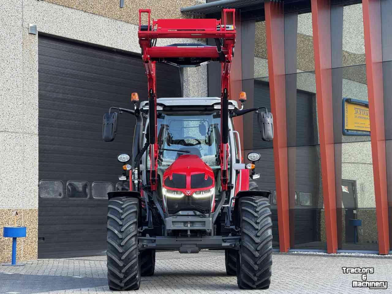 Tractor / Trekker Massey Ferguson 5S145 EFFICIENT, DYNA 6, Stage V vol geveerd voorlader FL4220,  467 uren!!