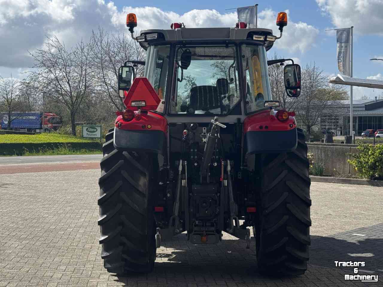 Tractor / Trekker Massey Ferguson 5S145 EFFICIENT, DYNA 6, Stage V vol geveerd voorlader FL4220,  467 uren!!