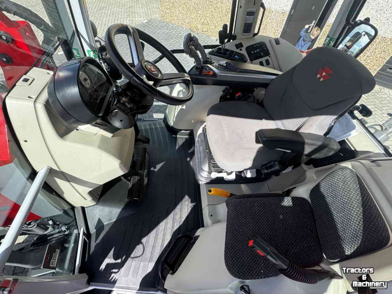Tractor / Trekker Massey Ferguson 5S145 EFFICIENT, DYNA 6, Stage V vol geveerd voorlader FL4220,  467 uren!!