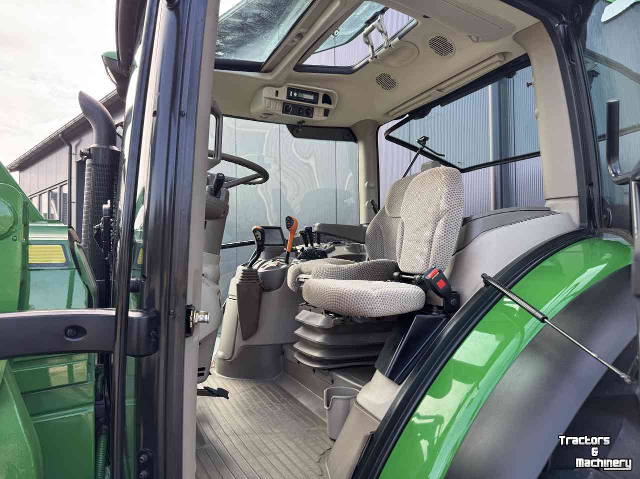 Tractor / Trekker John Deere 6105R