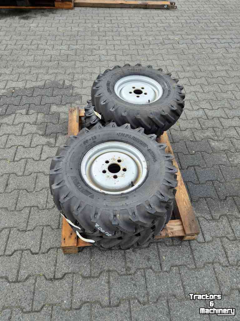 Wielen, Banden, Velgen & Afstandsringen BKT 4x BKT 7.00-12 met velg