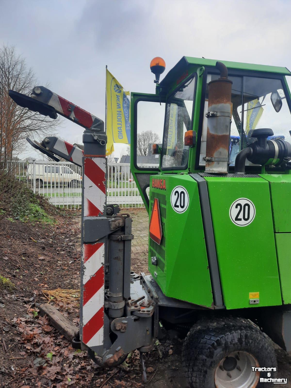 Bandenkraan / Graafmachine op wielen Hansa APZ331 Kraan
