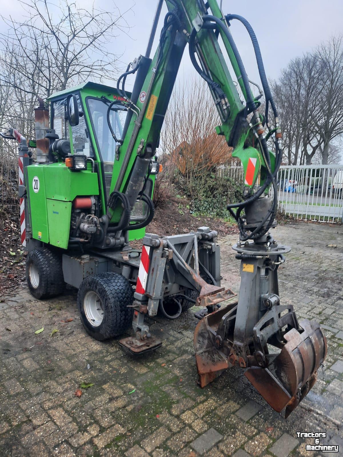 Bandenkraan / Graafmachine op wielen Hansa APZ331 Kraan