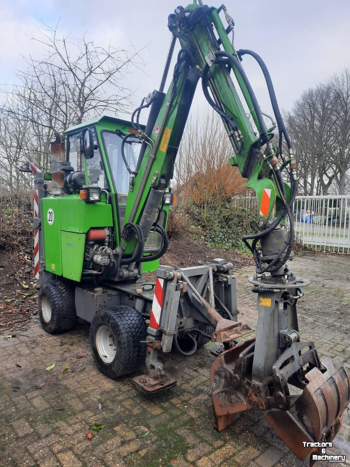 Bandenkraan / Graafmachine op wielen Hansa APZ331 Kraan