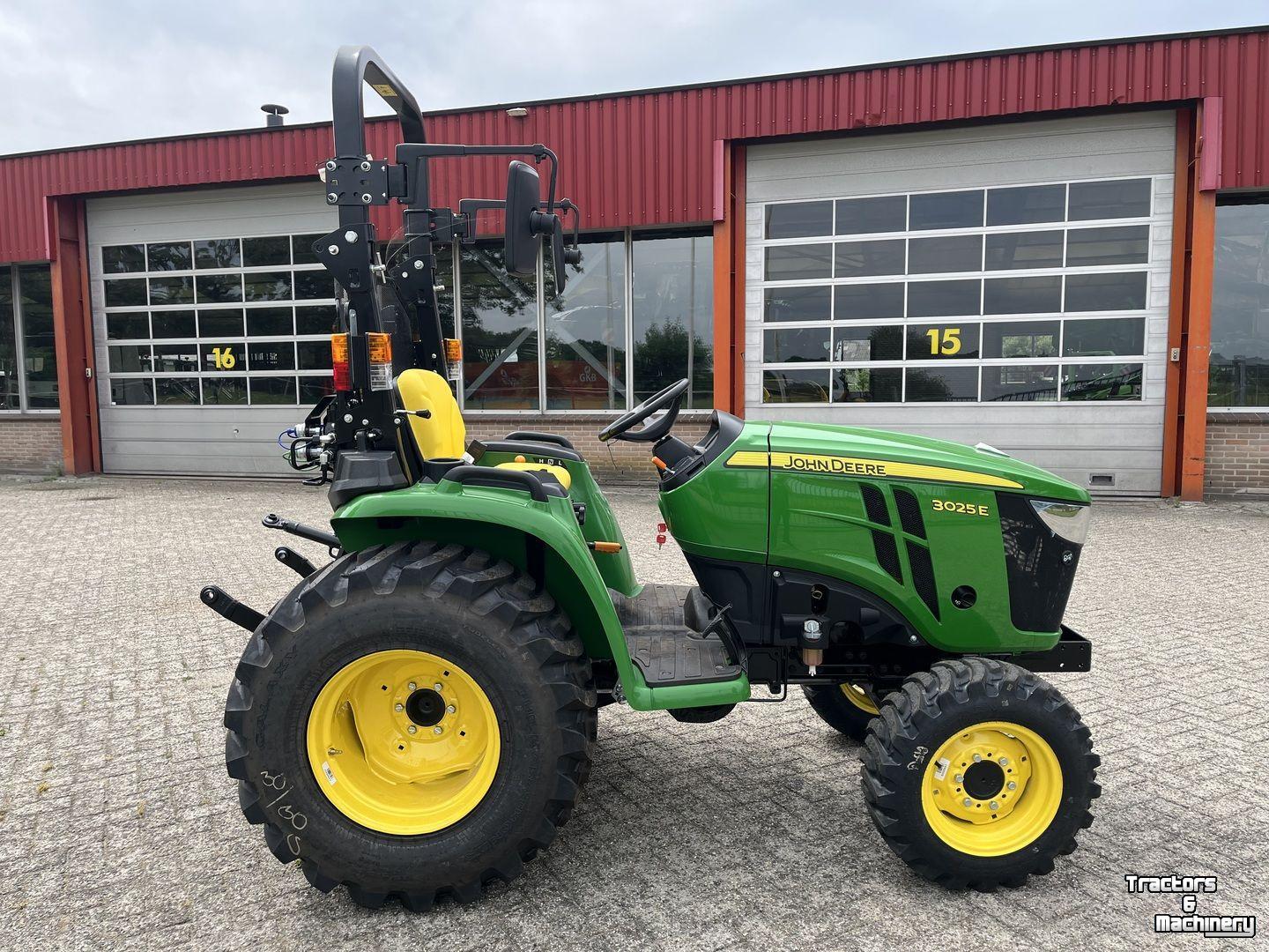 Smalspoor tractor John Deere 3025E