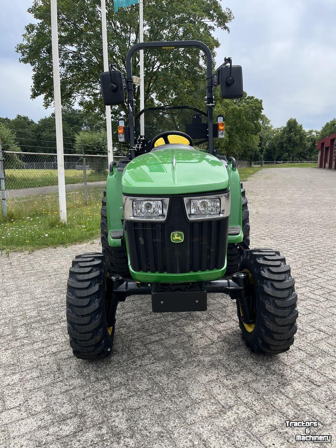 Smalspoor tractor John Deere 3025E