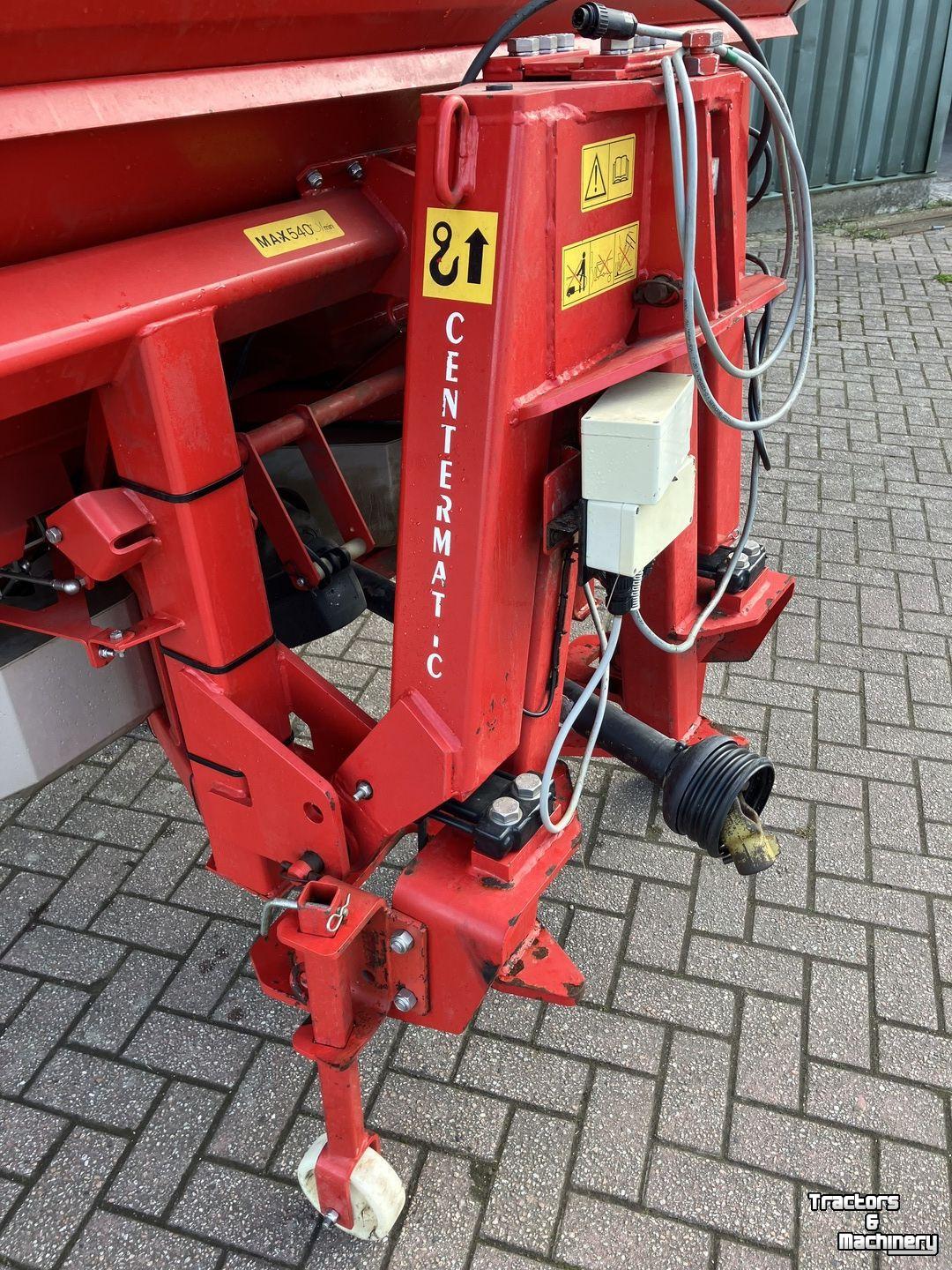 Kunstmeststrooier Lely Centermatic kunstmeststrooier