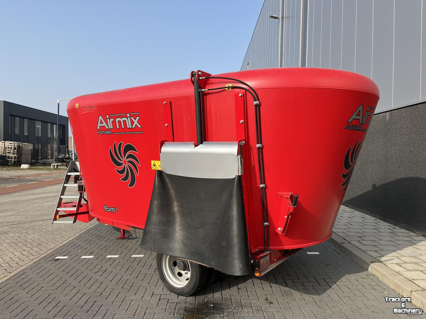 Voermengwagen Vertikaal Peecon Airmix  Future VMT 160 Voermengwagen
