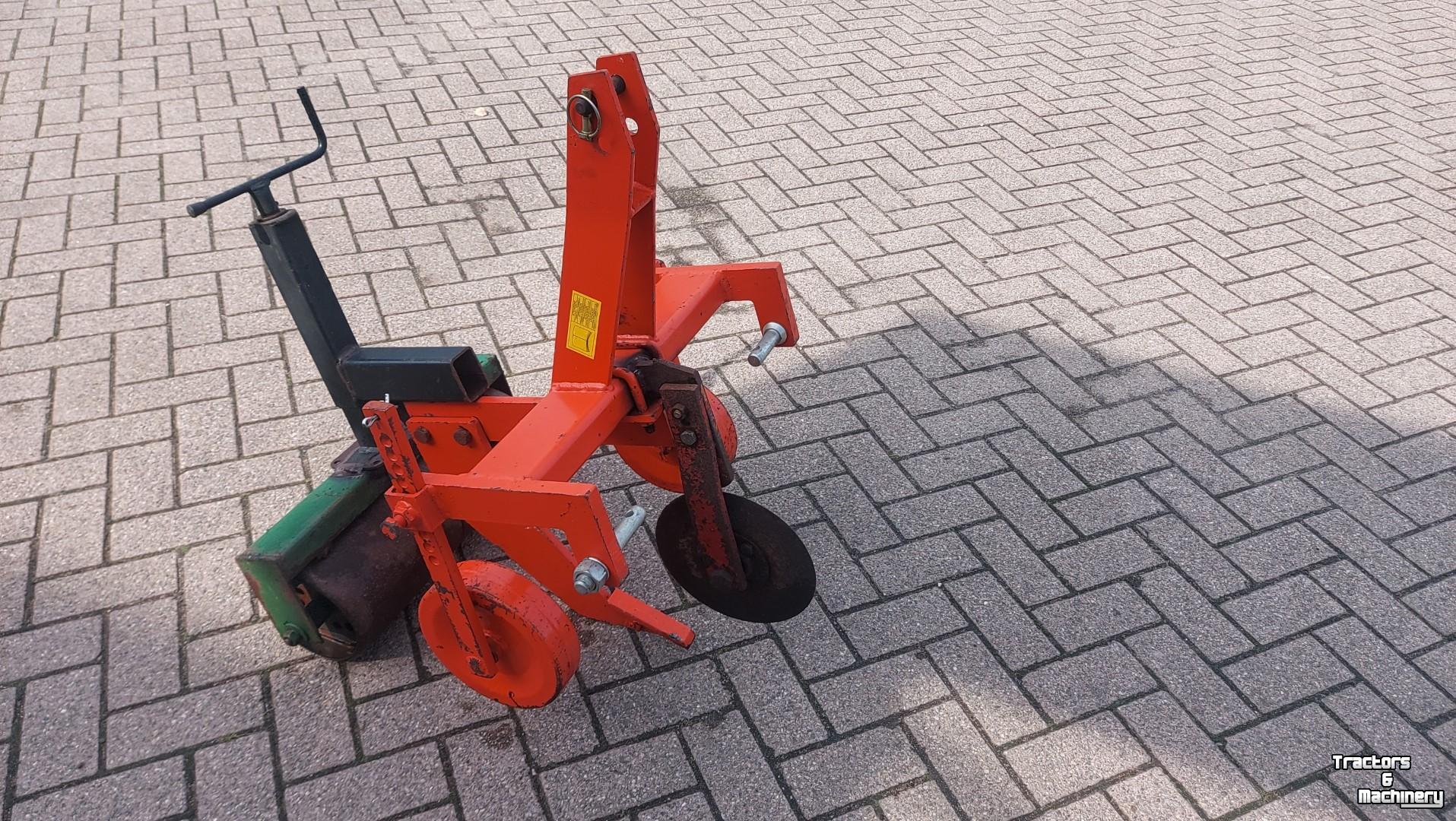 Overige grondbewerkingsmachines en toebehoren  ONDERGRONDER/WOELPOOT