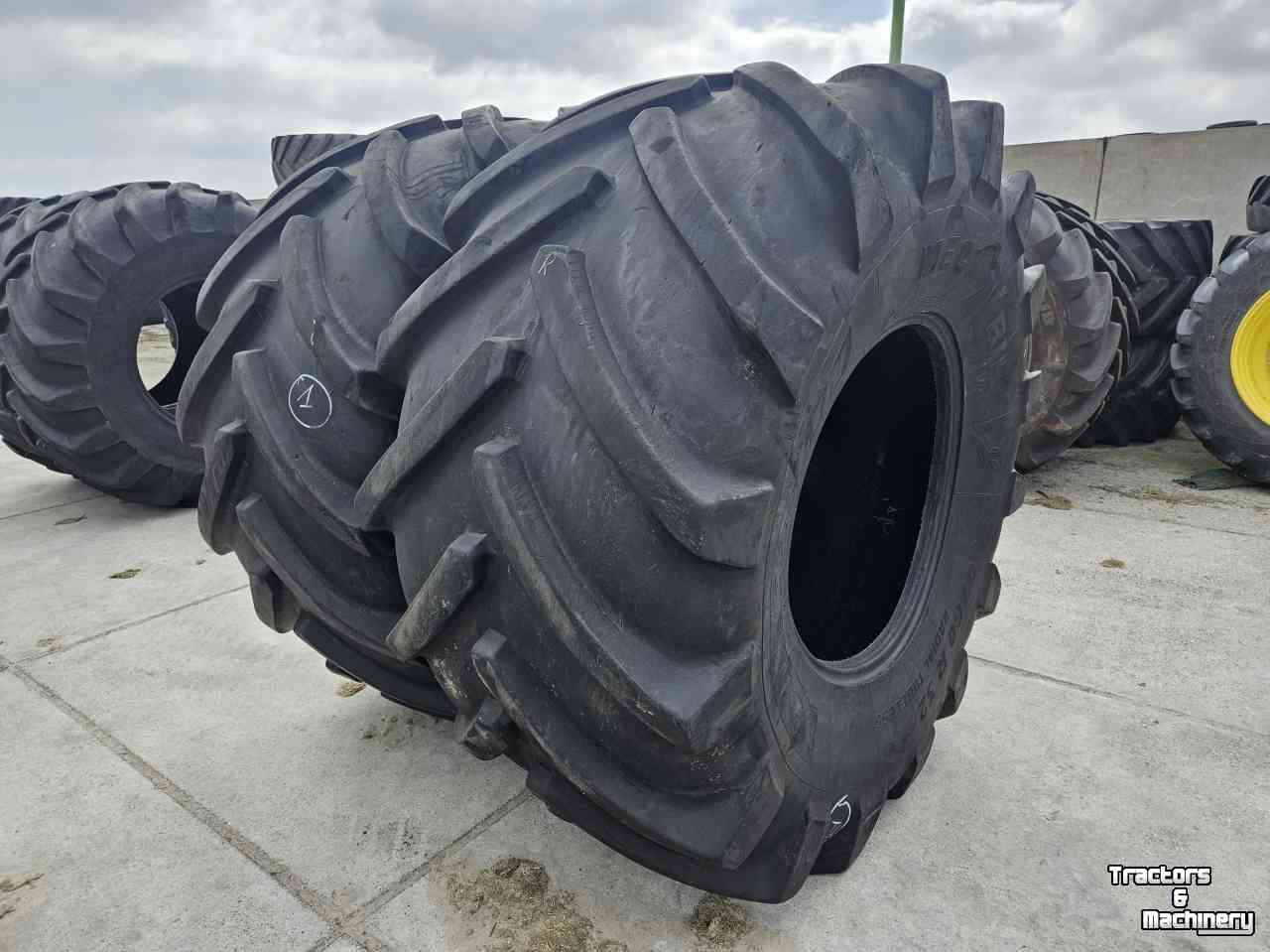 Wielen, Banden, Velgen & Afstandsringen Michelin 900/60R32 MegaXbib