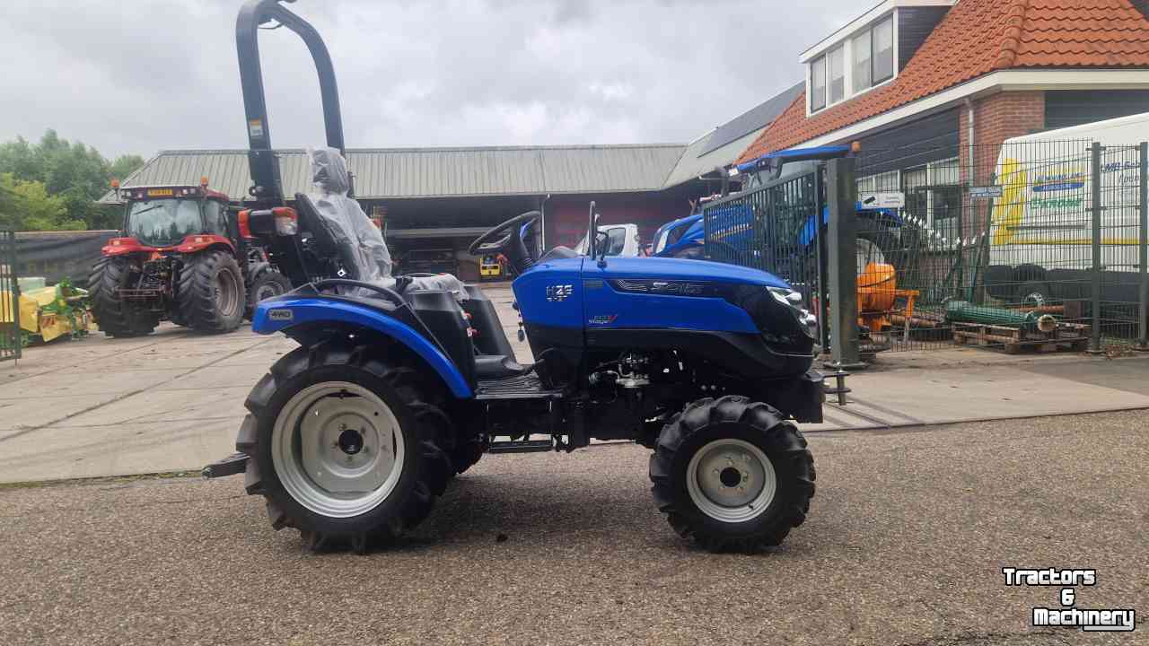 Compact tractor Solis 26 HST