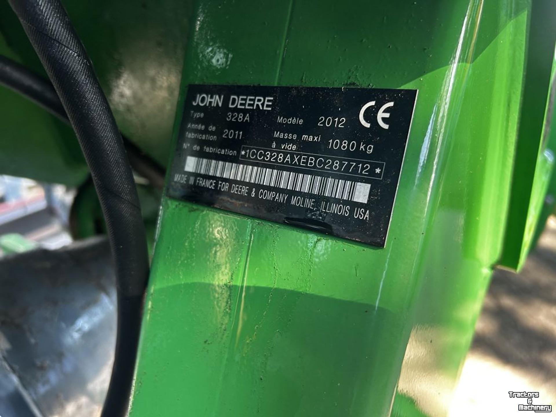 Maaier John Deere 328A