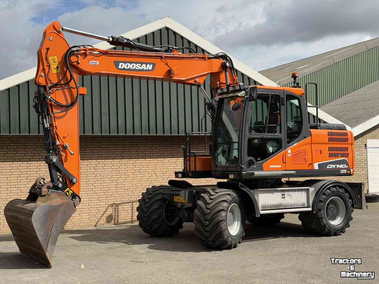 Bandenkraan / Graafmachine op wielen Doosan DX140w-5