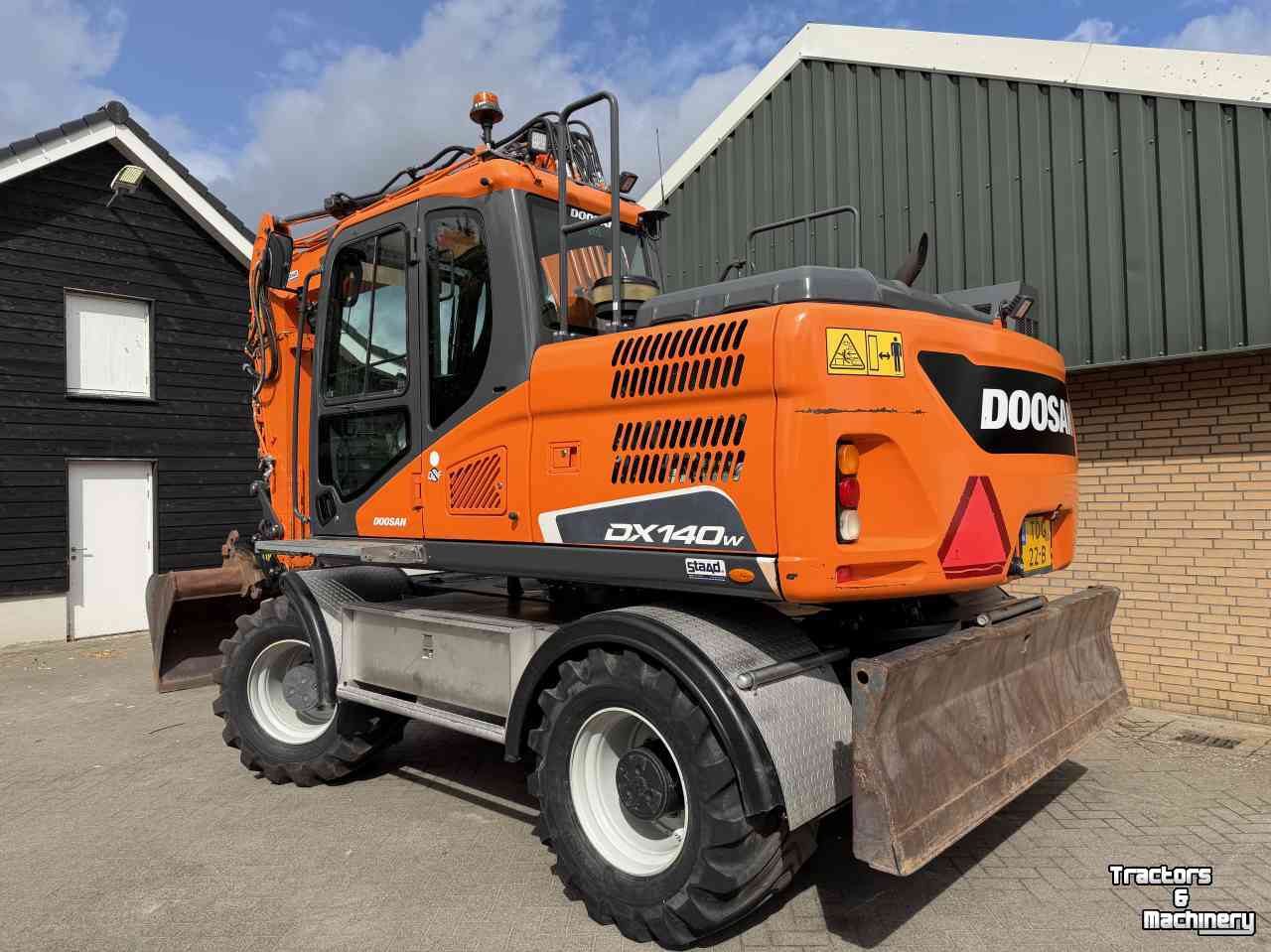 Bandenkraan / Graafmachine op wielen Doosan DX140w-5