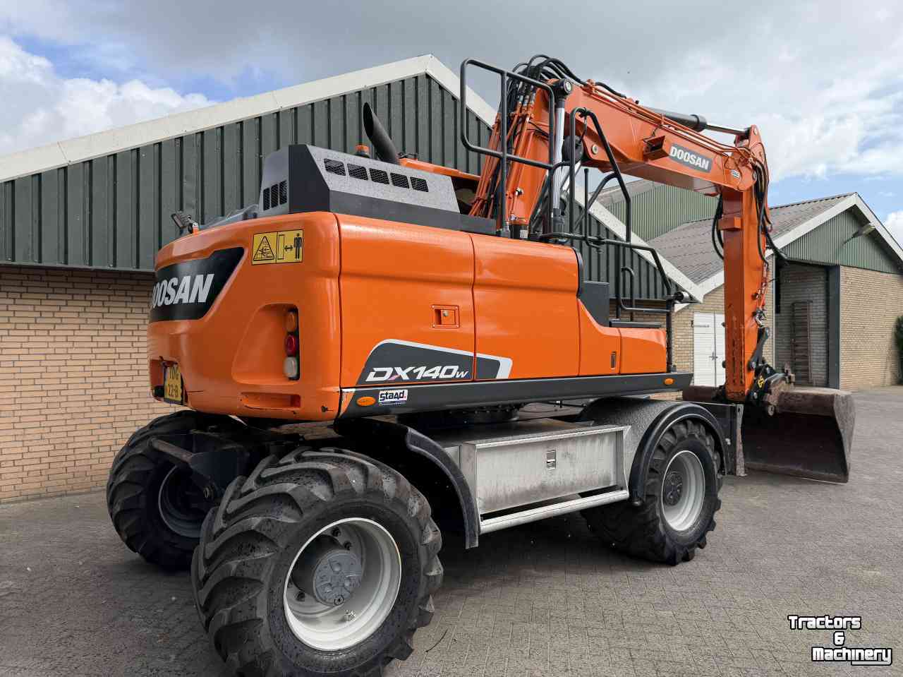 Bandenkraan / Graafmachine op wielen Doosan DX140w-5