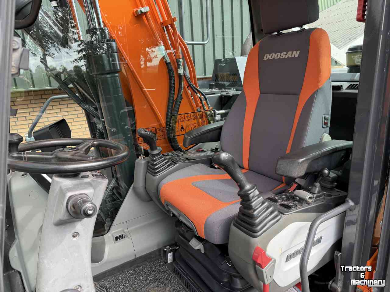 Bandenkraan / Graafmachine op wielen Doosan DX140w-5