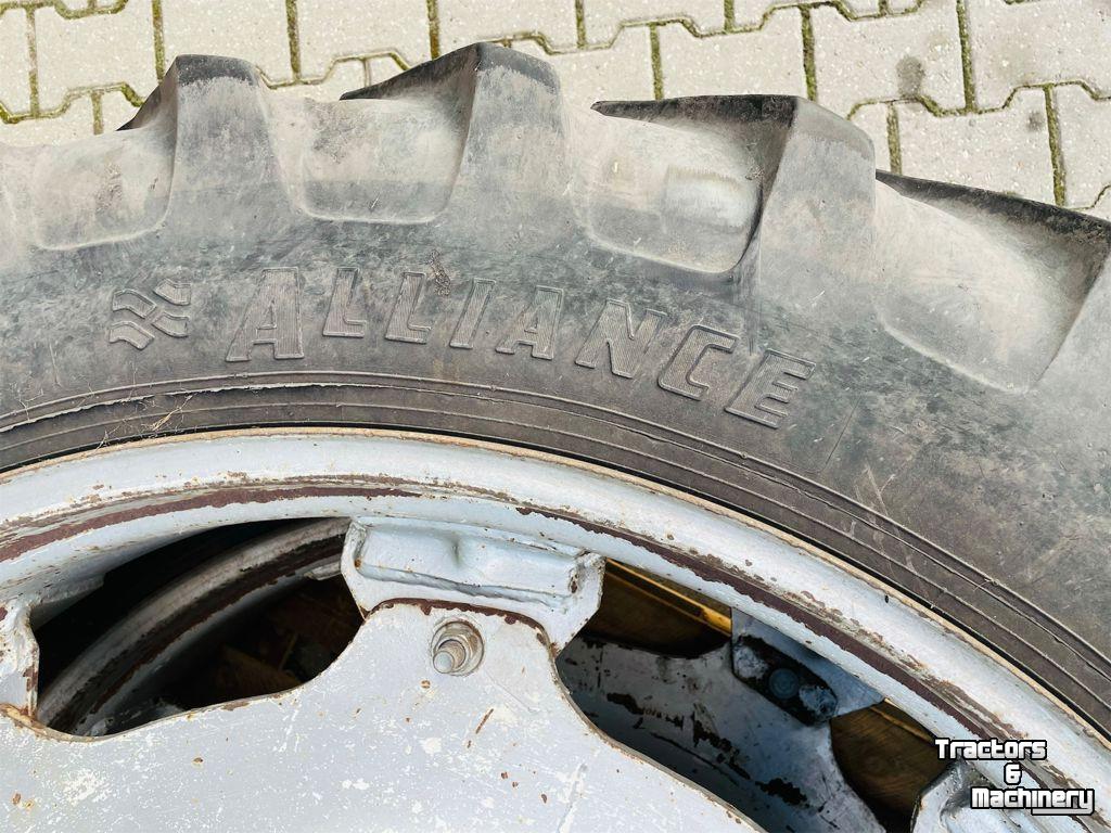 Wielen, Banden, Velgen & Afstandsringen  12.4x46 op velg CNH set!