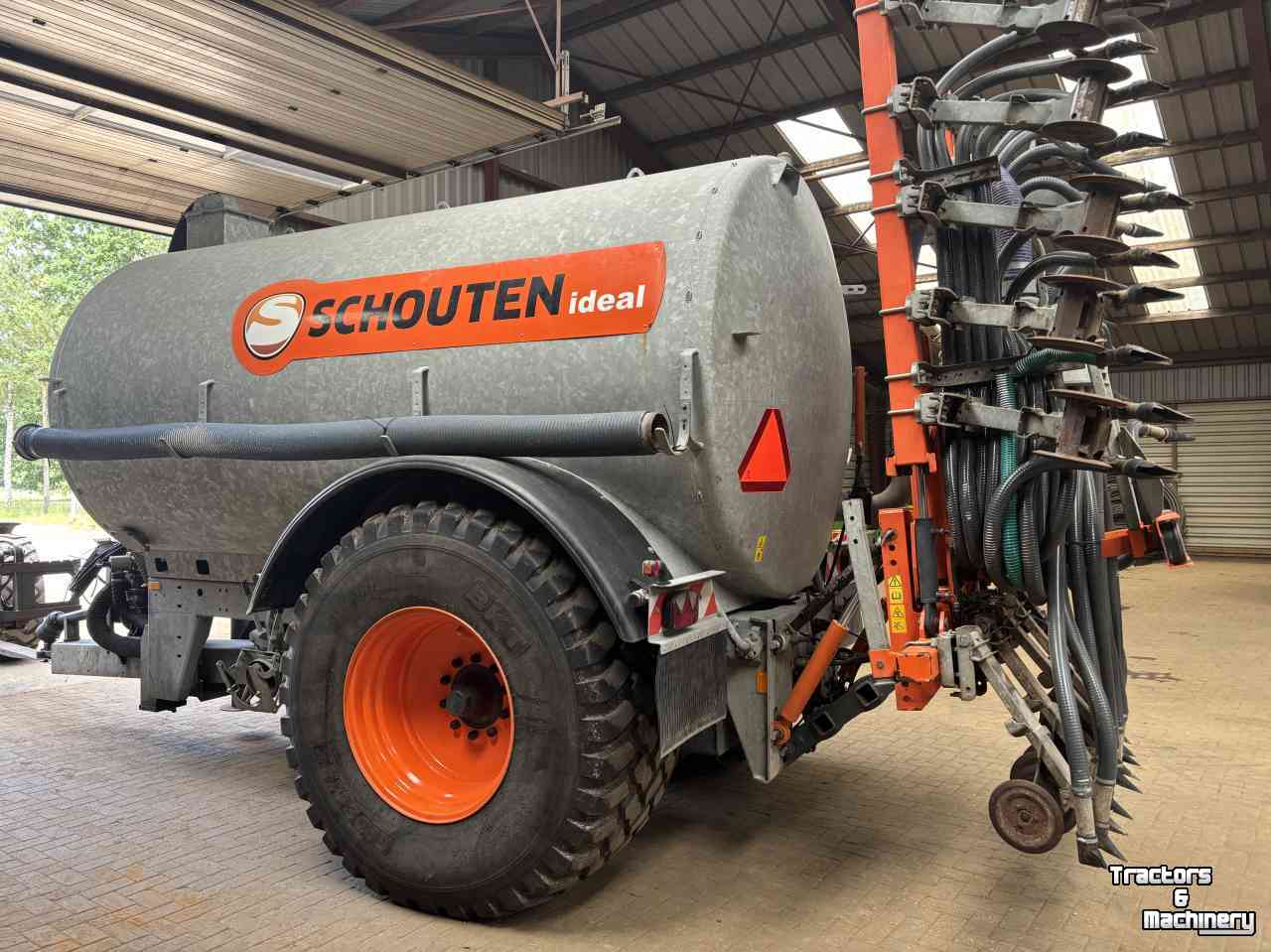 Mesttank Schouten 13 m3 met liftas