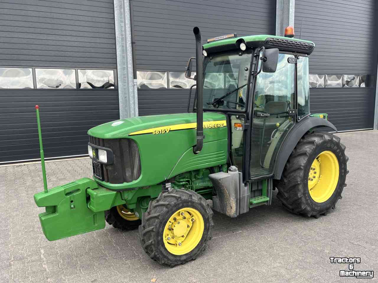 Tractor / Trekker John Deere 5615 v