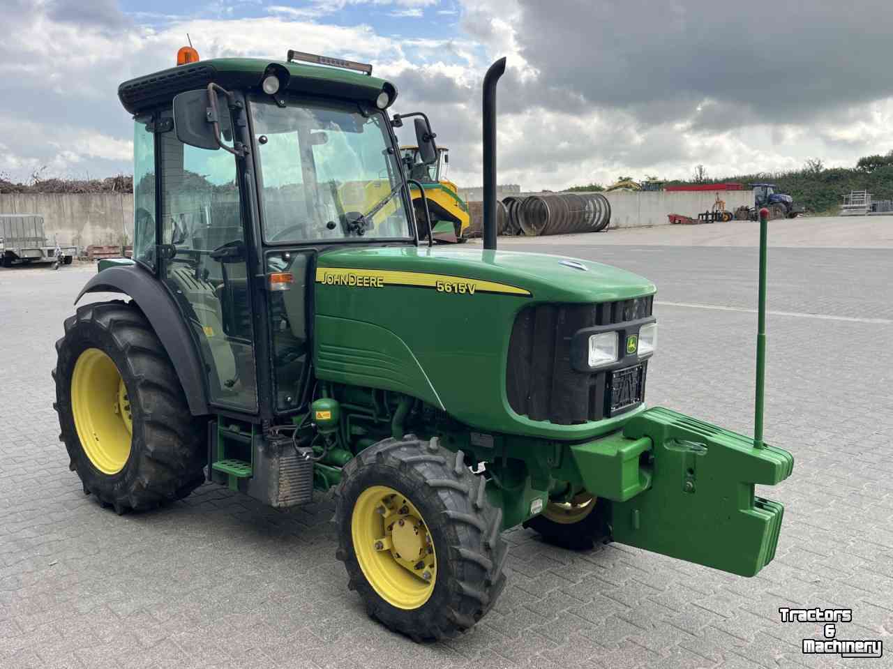 Tractor / Trekker John Deere 5615 v